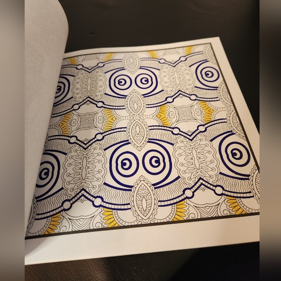 Set Of 3 Coloring Books 2 Adult Coloring Books De-Stress Relief And 1 Easy Inter - Picture 4 of 8